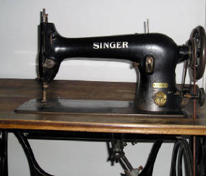 703px-singer_sewing_machine_detail1.jpg.jpg